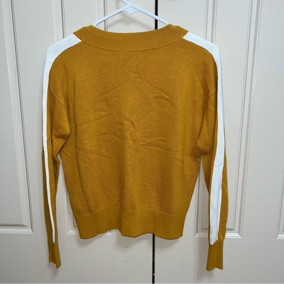 Banana Republic V-Neck Burnt Yellow Knit Cropped Sweater Size XS - Picture 4 of 7